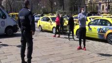 Таксиметровите шофьори протестираха днес в центъра на София 7.4.2020 - Videoclip.bg