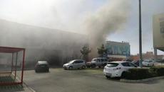 Гасенето на Големият пожар в хипермаркет "Зора"-Бургас / 15.4.2020 - Videoclip.bg