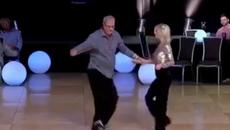 Я до тебе не прийду. Чарівна пісня та не аби який за своєю красою танок! - Videoclip.bg