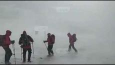 Спасителна акция по издирване на изчезналите под връх Ботев - Videoclip.bg