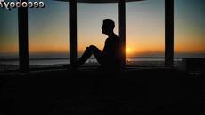 Γιάννης Αλεξόπουλος - Πως Να Περάσει Το Βράδυ - как да премине вечерта - Videoclip.bg