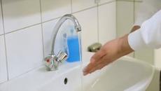 Google почита Игнац Земелвайс унгарски лекар въвел миенето на ръце в медицината - Videoclip.bg