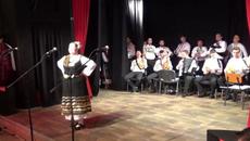 МАЯ АЛЕКСИЕВА - ПУСТИ МОМИ МАМО, БЕРЕНДЕРКИ - СТУДЕНТКА В КЛАСА ПО НАРОДНО ПЕЕНЕ НА БОРИСЛАВ БОРИСОВ - Videoclip.bg