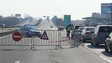 Километрични опашки на изхода на София след въвеждане на новите мерки - Videoclip.bg