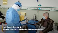 Това видео ще ви трогне! Вижте грижите в болница в Китай за болните от коронавирус COVID19 - Videoclip.bg