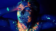 Ето това е бодиарт! Спортни дрехи от боя (видео) - Videoclip.bg