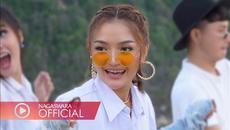 Siti Badriah - Pipi Mimi (Official Music Video NAGASWARA) #music - Videoclip.bg