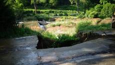 Пропадна пешеходната алея над Благоевград, няма пострадали - Videoclip.bg