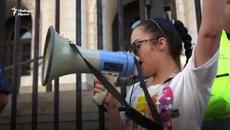 "Той е срам за каскета." ~ Акция от да..за България!!! Нова форма на протест срещу главния прокурор - Videoclip.bg