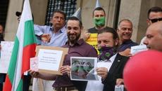 Протестиращи пожелаха независим прокурор на Пеевски за ЧРД - Videoclip.bg