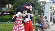 Най-щастливият ден в Равда е с Мики Маус ....Детският кът 2014 / 2020 г. - Videoclip.bg