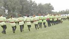 Български танци Гайтани на фестивал На Петровден с хоро с. Ягодово - Videoclip.bg