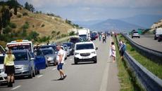 На път за Гърция: 12-километрова колона от автомобили на ГКПП „Кулата” - Videoclip.bg