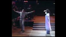 В Гръцки ритъм ...! Το ζεϊμπέκικο της Ευδοκίας - Αφιέρωμα στο Μάνο Λοΐζοk - Videoclip.bg