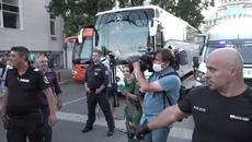 Сблъсък с автобусите на извозените от страната подкрепящи правителството на Борисов 10 юли 2020 - Videoclip.bg