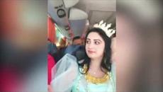 Претъпкан автобус със сватбари в Пловдив - Videoclip.bg