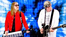 Валерий Палаускас   -   ОН НЕ ДАРИТ ЦВЕТОВ - Videoclip.bg