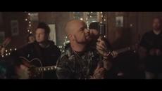 Five Finger Death Punch - Blue On Black (feat. Kenny Wayne Shepherd, Brantley Gilbert & Brian May) - Videoclip.bg
