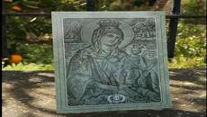 Невероятно!!! Чудотворна хартиена икона на Пресвета Богородица прави чудеса! - Videoclip.bg