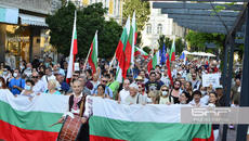 Вчера лично ги видях през площада!! В Пловдив отново блокираха възлово кръстовище - Videoclip.bg