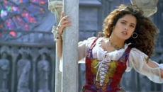 Тя e Eсмералда и танцува цигански танц ~ „Парижката Света Богородица“ Катедралата Нотър Дам дьо Шартър - Videoclip.bg