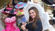 Слънчев бряг в сърцето ~ Красивото момиче с чадърче (Ретро фото) - Videoclip.bg