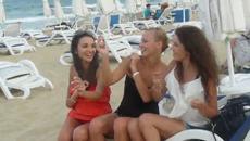 Най-сладките момичета са в Слънчев бряг - За Конкурса Pharrell Williams - Videoclip.bg