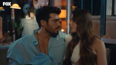 Мистър Грешен 11 еп. Езги и Йозгюр прекараха нощта заедно. Mr. Wrong (Bay Yanlis)  Bay Yanlış 11. Bölüm - Videoclip.bg