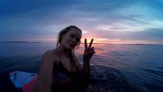 Виждали си сте толкова сладки момичета на сърф (ВИДЕО) 2020 г. - Videoclip.bg