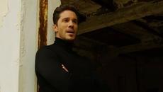 Νίκος Οικονομόπουλος - Εμένα Να Ακούς _ Official Music Video (4K) - Videoclip.bg