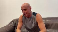 Не хора, а маймуни с телефони - Videoclip.bg