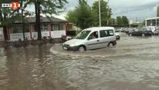 Вали пороен дъжд над България!!! Порой заваля тази вечер 26.09.2020 и наводни улиците в Благоевград - Videoclip.bg