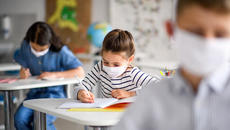 След 14 дни карантина - ученици от София и Пловдив са отново на училище - Videoclip.bg