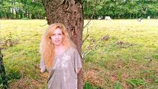 РАЗЛИЧНА - Videoclip.bg