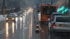 Внимание! Сняг и усложнена пътна обстановка у нас, шофирайте с повишено внимание - Videoclip.bg