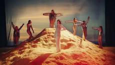 С целувка здравей ден!!! Calvin Harris, Dua Lipa - One Kiss - Videoclip.bg