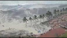 Durban beach closed due to high waves DRAMATIC AERIAL VIDEO - Videoclip.bg