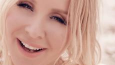 Danijela Martinović - Ljubav ne odustaje (Official video 2021) - Videoclip.bg