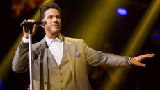 Νίκος Οικονομόπουλος - Δυο Σπασμένα Ποτήρια - две счупени чаши - Videoclip.bg