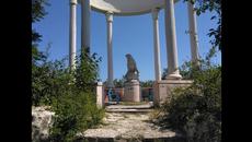 Каменна арка с легендарния тюлен монах - Videoclip.bg