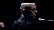 Moby – Lift Me Up [February 28, 2005] HD - Videoclip.bg
