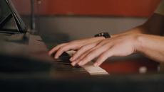 Emmy Jo - Yellow Year | NPR Tiny Desk Contest 2021 - Videoclip.bg