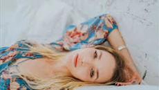 ПОНЯКОГА // РУМИ (БЕЛГИЯ) И АНТОАН ПЕЯТ ЗАЕДНО - Videoclip.bg