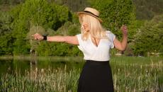 НЕЛИНА-ТАКИВА СПОМЕНИ ОСТАВЯМ АЗ 2021 NELINA-TAKIVA SPOMENI OSTAVIAM AZ2021 - Videoclip.bg