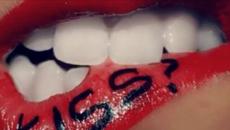 Axxis Na Na, Hey Hey, Kiss Him Goodbye - Videoclip.bg