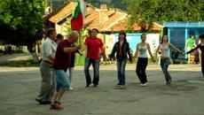 На Петровден на хоро!!! Чести Имен ден и празник св. Петър и Павел - Videoclip.bg