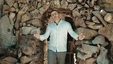 Kujtim Morina - Pse po qanë një nënë (Official Video) - Videoclip.bg