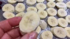 Сладолед - за 3 минути с 3 съставки, без захар, мляко, масло / Мороженое- самое полезное и быстрое - Videoclip.bg