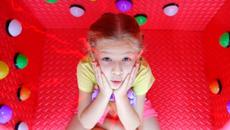 Roma  and Diana play 100 Mystery Buttons challenge and other funny videos for kids - Videoclip.bg