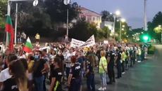 Протестиращи собственици на заведения в Пловдив блокираха Чифте баня с тенджери и черпаци - Videoclip.bg